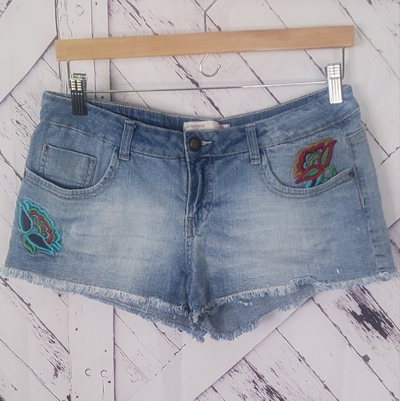 No Boundaries Embroided Floral Distressed Jean Shorts - Picture 1 of 3